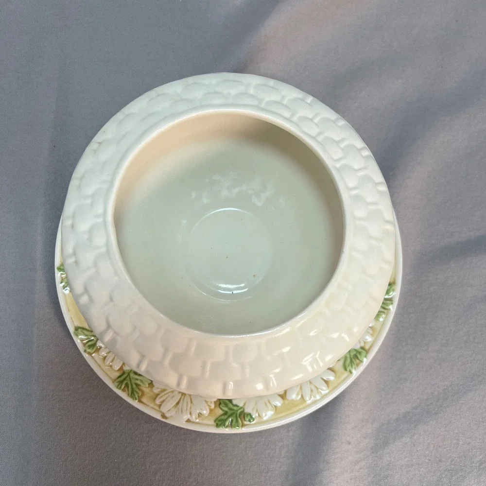 Metlox PoppyTrail Sculptured Daisy Gravy Boat 70s Made in California Flower Frog